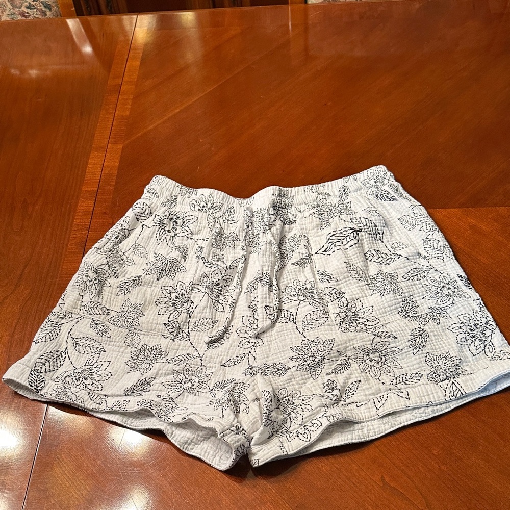 YMI White and Black Floral High Waist Women's Shorts